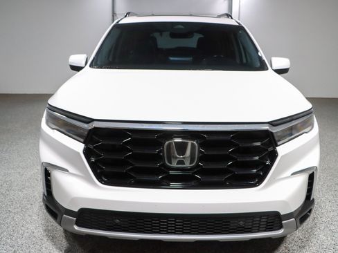 Used 2023 Honda Pilot Touring image 4