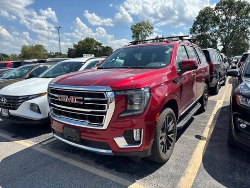 Used 2023 GMC Yukon SLT w/ SLT Premium Package AWD/4WD image 2
