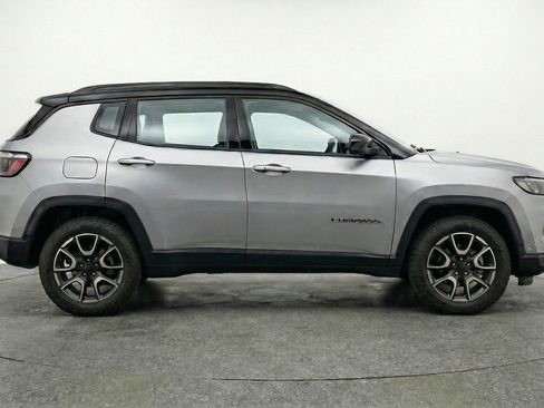 Used 2025 Jeep Compass Trailhawk AWD/4WD image 11
