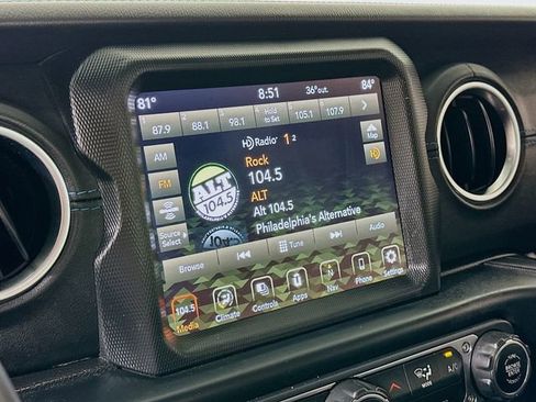 Used 2022 Jeep Wrangler Unlimited Rubicon 4xe AWD/4WD image 15