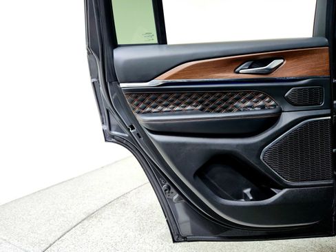 Used 2022 Jeep Grand Cherokee Summit image 15