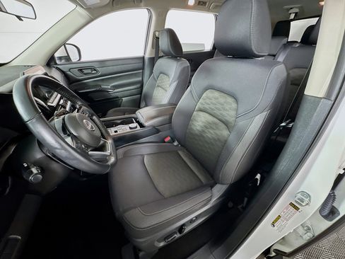 Used 2023 Nissan Pathfinder SV image 14