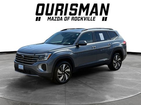 Used 2024 Volkswagen Atlas SE image 2