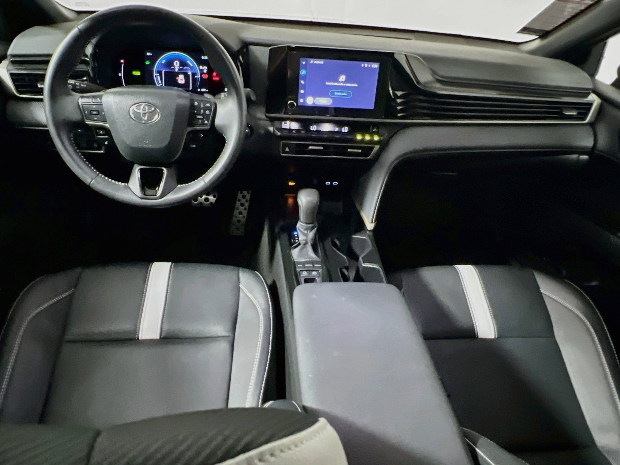 Used 2025 Toyota Camry SE FWD image 29