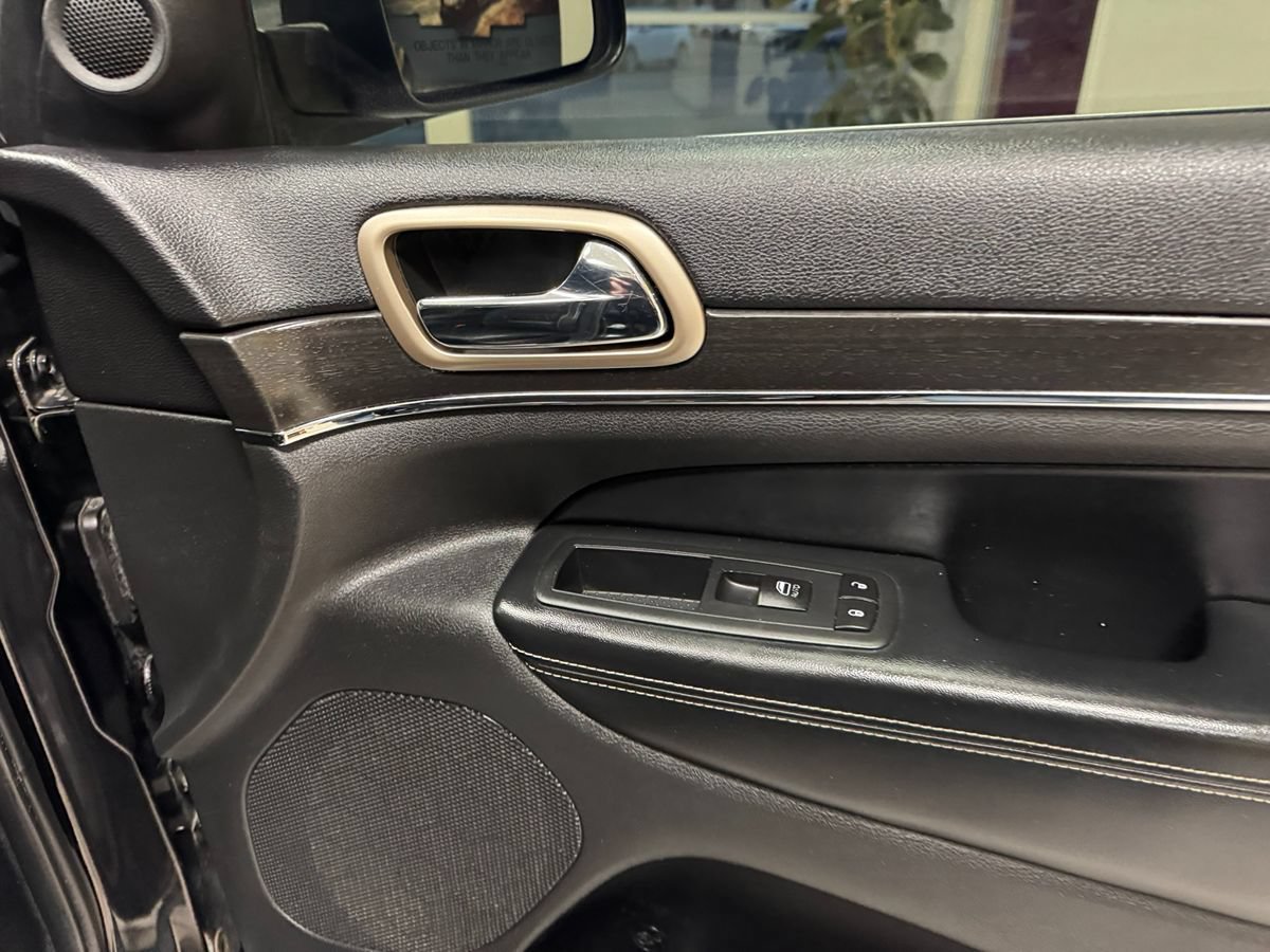 Used 2015 Jeep Grand Cherokee Limited AWD/4WD image 15