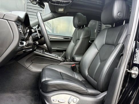 Certified 2023 Porsche Macan AWD/4WD image 16