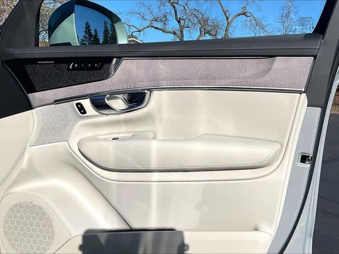 New 2026 Volvo XC90 T8 Ultra w/ Protection Package Premier image 31
