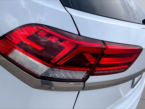 Used 2021 Volkswagen Atlas Cross Sport SEL Premium R-Line w/ Cross Sport MDO Package AWD/4WD image 43