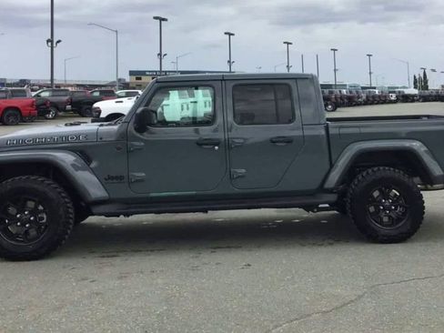 New 2025 Jeep Gladiator Sport image 5