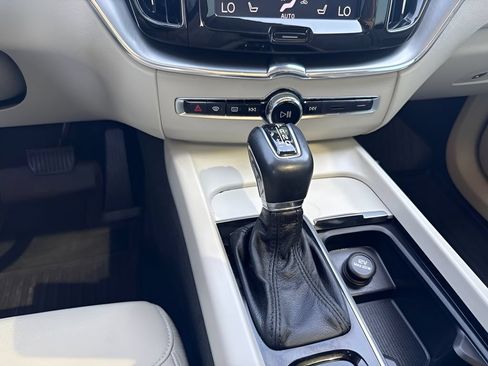 Used 2018 Volvo XC60 T6 Momentum w/ Convenience Package AWD/4WD image 14