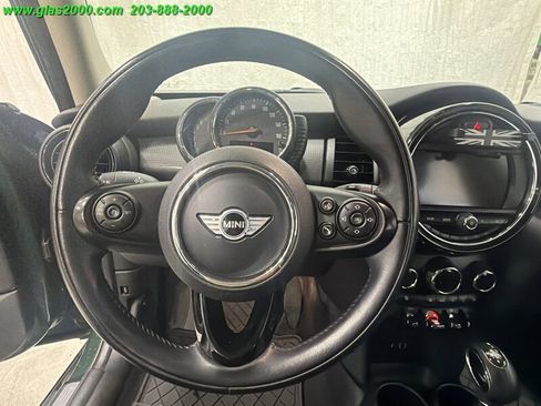 Used 2017 MINI Cooper 4-Door Hardtop image 4