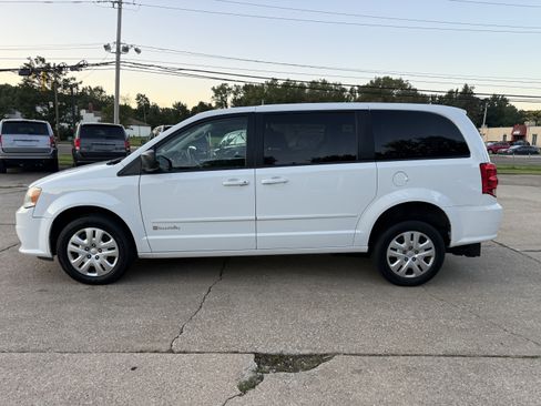 Used 2017 Dodge Grand Caravan SE w/ Power Window Group FWD image 6
