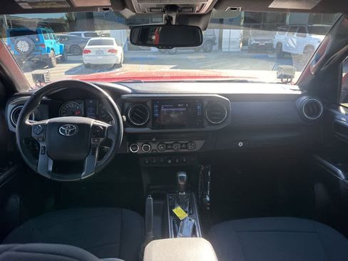 Used 2019 Toyota Tacoma TRD Off-Road w/ Technology Package image 7