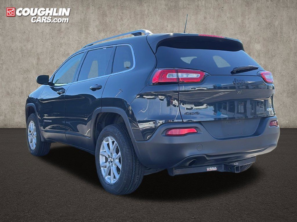 Used 2018 Jeep Cherokee Latitude Plus w/ Cold Weather Group AWD/4WD image 5
