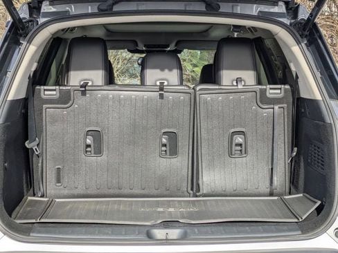 Used 2022 Nissan Pathfinder Platinum w/ Cargo Package image 38