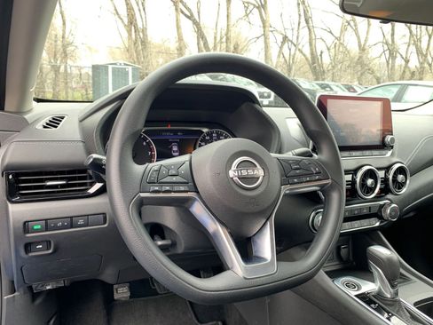 Used 2025 Nissan Sentra SV image 33