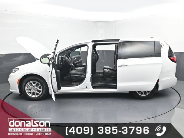 Used 2025 Chrysler Pacifica Select FWD image 24