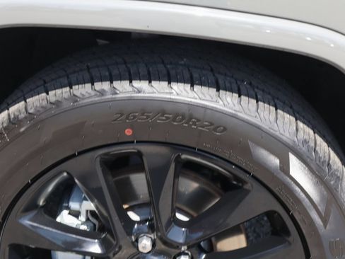 Used 2021 Jeep Grand Cherokee Laredo X RWD image 47