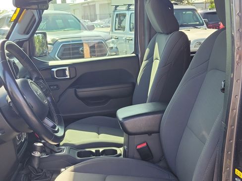 Used 2022 Jeep Gladiator Sport AWD/4WD image 22