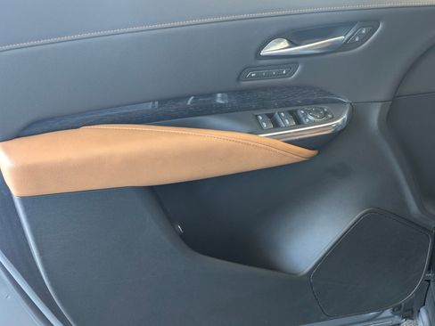 Used 2024 Cadillac XT4 Premium Luxury image 15