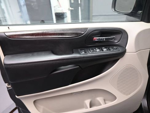 Used 2018 Dodge Grand Caravan SE w/ UConnect Hands-Free Group FWD image 41