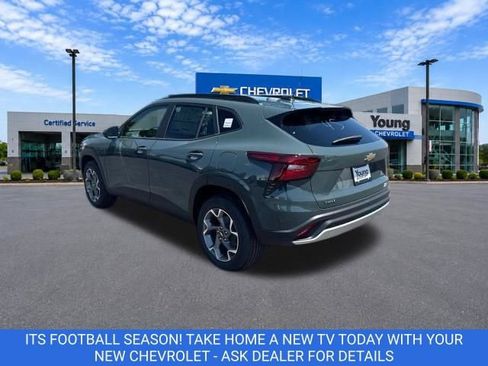 New 2026 Chevrolet Trax LT w/ LT Convenience Package FWD image 5