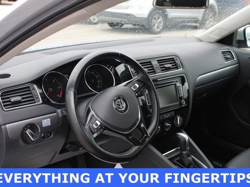 Used 2015 Volkswagen Jetta TDI SE FWD image 2