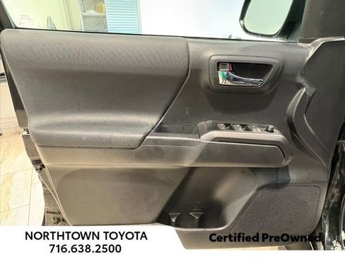 Used 2022 Toyota Tacoma TRD Off-Road image 5