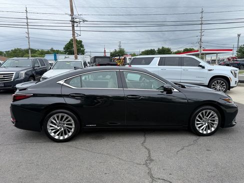 Used 2020 Lexus ES 300h w/ Accessory Package 2 FWD image 8