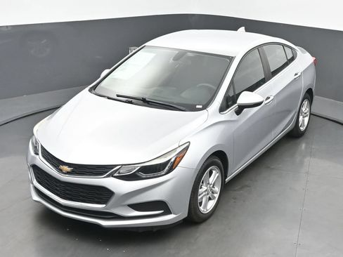 Used 2018 Chevrolet Cruze LT w/ Convenience Package FWD image 40