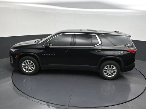Used 2023 Chevrolet Traverse LS FWD image 17