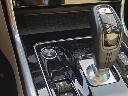 Used 2020 Jaguar XE S image 29