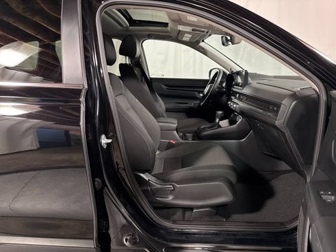 Used 2025 Honda CR-V EX image 11