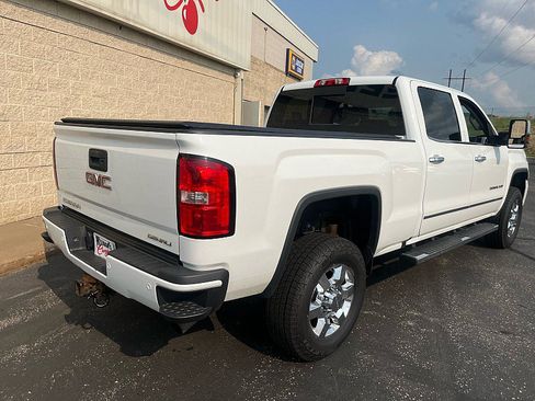 Used 2017 GMC Sierra 3500 Denali w/ Suspension Package, Off-Road AWD/4WD image 7