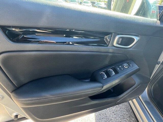 Used 2022 Honda Civic EX-L image 6