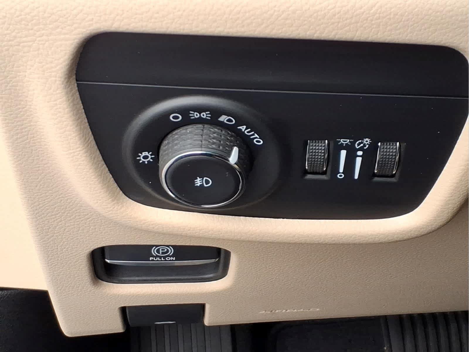 Used 2023 Jeep Grand Cherokee L Limited AWD/4WD image 21