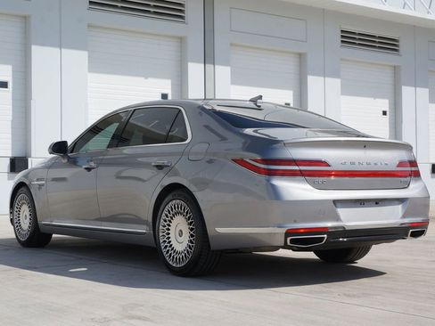 Used 2020 Genesis G90 3.3T Premium RWD image 9