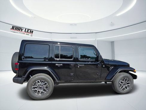 New 2025 Jeep Wrangler Unlimited Sahara w/ Safety Group AWD/4WD image 7
