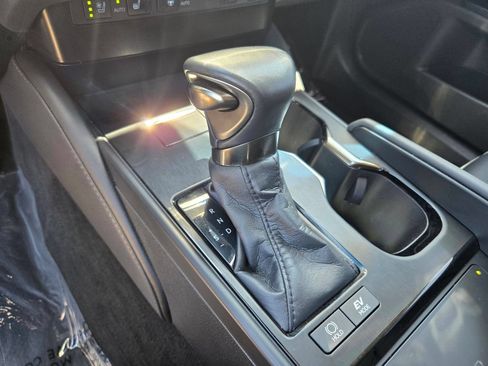 Used 2024 Lexus ES 300h w/ Premium Package FWD image 19