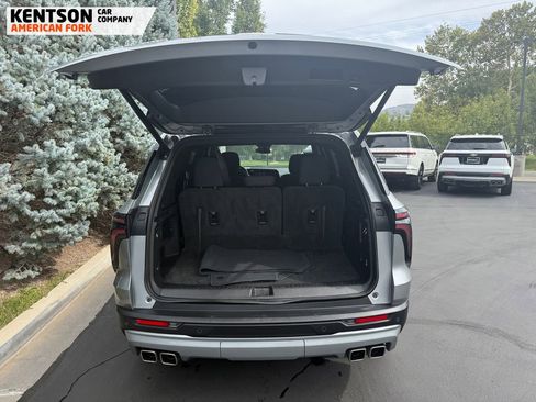 Used 2024 Chevrolet Traverse LT image 38