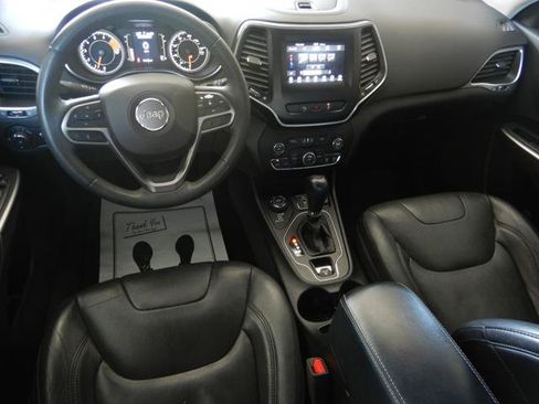 Used 2021 Jeep Cherokee Latitude Lux AWD/4WD image 2
