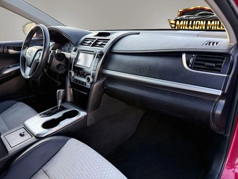 Used 2014 Toyota Camry SE FWD image 19