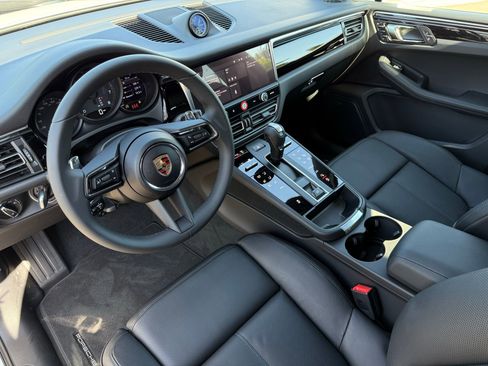 Used 2025 Porsche Macan AWD/4WD image 4