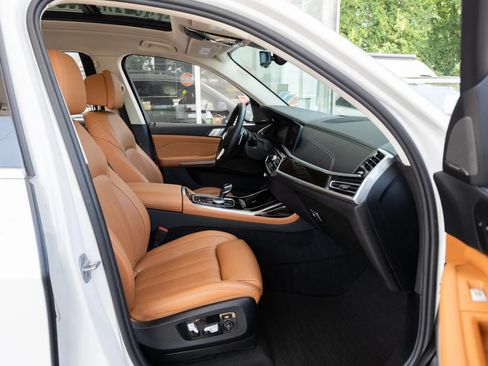 Used 2021 BMW X7 xDrive40i w/ Premium Package AWD/4WD image 22