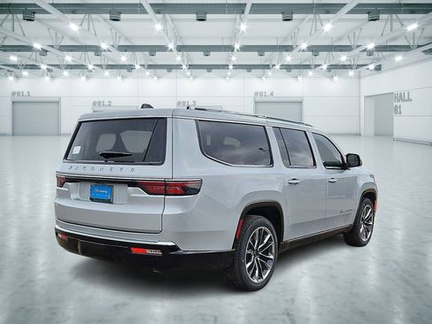 New 2025 Jeep Wagoneer L Series III w/ Premium Group I AWD/4WD image 3