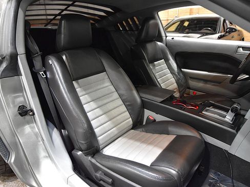 Used 2009 Ford Mustang GT RWD image 34