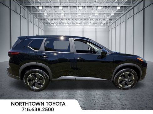 Used 2025 Nissan Rogue SV AWD/4WD image 4
