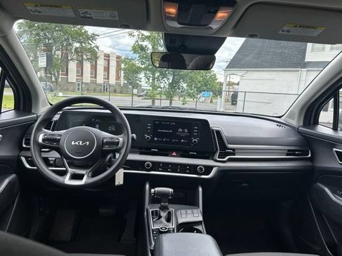 Certified 2024 Kia Sportage LX FWD image 3