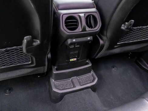 Used 2024 Jeep Wrangler Unlimited Sahara AWD/4WD image 20