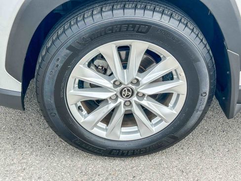 Used 2024 Toyota Corolla Cross LE w/ Moonroof Package AWD/4WD image 9